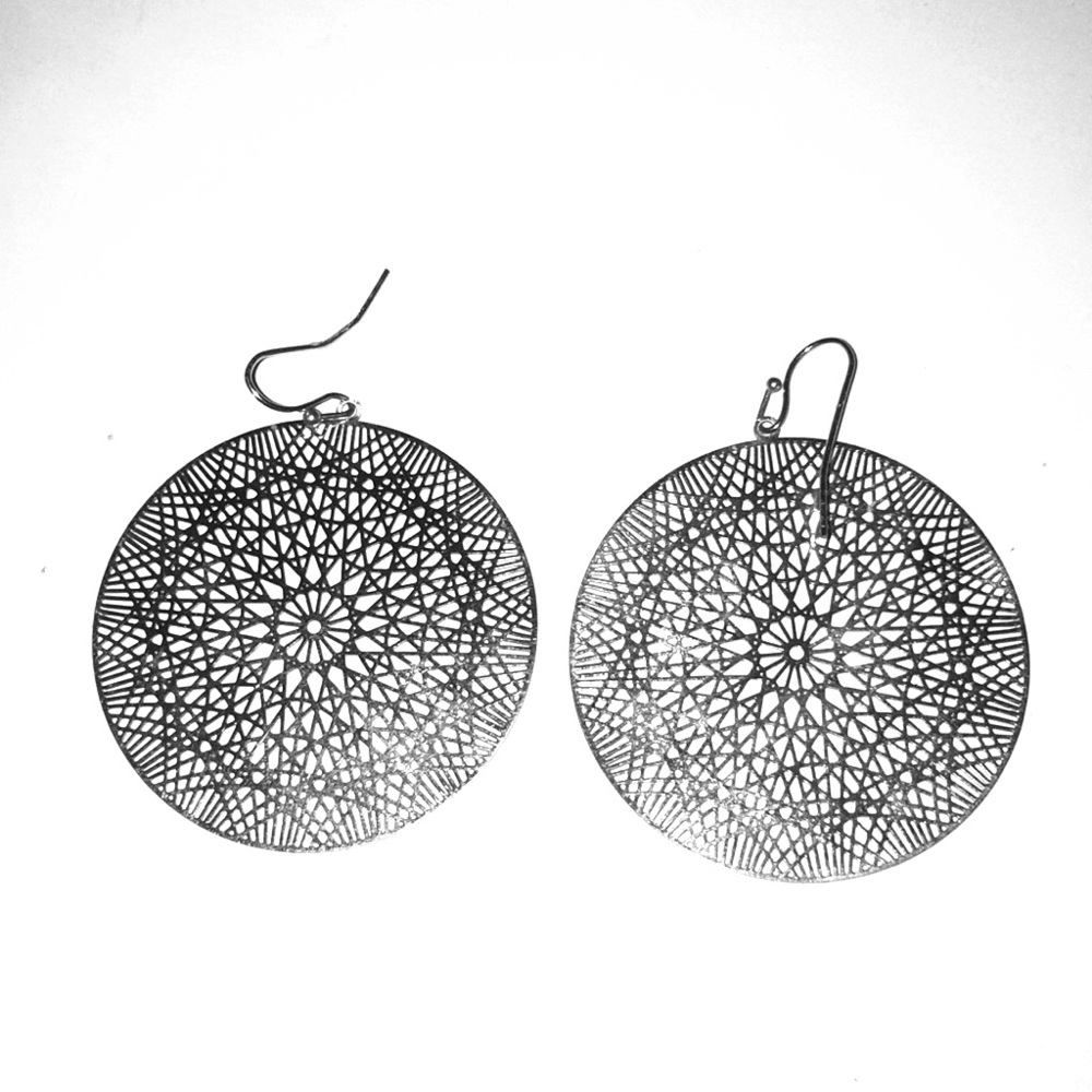 Jennifer Lopez Geometric Filigree Disc Earrings